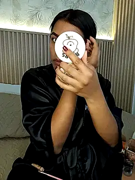 Snapshot of Liss-Reyes chatting on 10.31.25 Liss-Reyes online show from 10.31.25