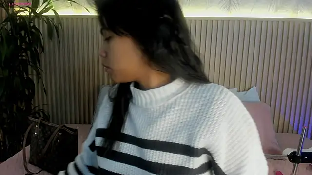 Snapshot of Liss-Reyes chatting on 11.13.25 Liss-Reyes online show from 11.13.25