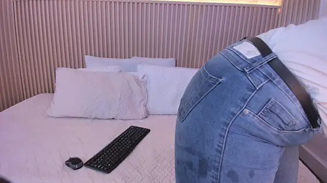 Snapshot of Liss-Reyes chatting on 02.11.26 Liss-Reyes online show from 02.11.26