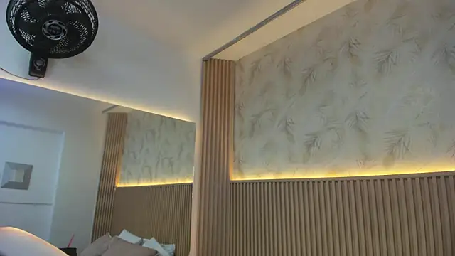 Snapshot of Liss-Reyes chatting on 02.12.26 Liss-Reyes online show from 02.12.26