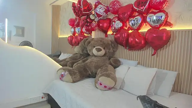 Snapshot of Liss-Reyes chatting on 02.15.26 Liss-Reyes online show from 02.15.26