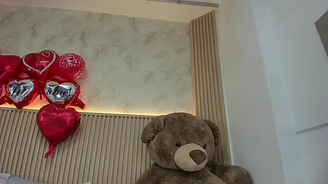 Snapshot of Liss-Reyes chatting on 02.16.26 Liss-Reyes online show from 02.16.26