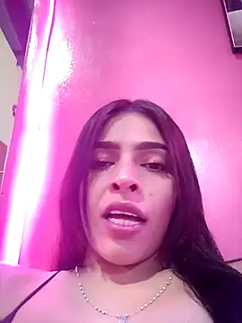 Snapshot of SaraBust chatting on 09.24.25 SaraBust online show from 09.24.25