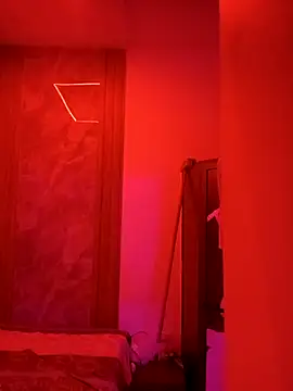 Snapshot of SaraBust chatting on 10.18.25 SaraBust online show from 10.18.25