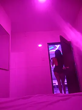 Snapshot of SaraBust chatting on 11.21.25 SaraBust online show from 11.21.25