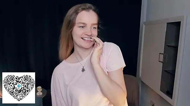 Snapshot of KerenFurguson chatting on 10.17.25 KerenFurguson online show from 10.17.25