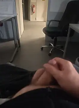 Snapshot of stunning_stallion chatting on 10.03.25 stunning stallion online show from 10.03.25