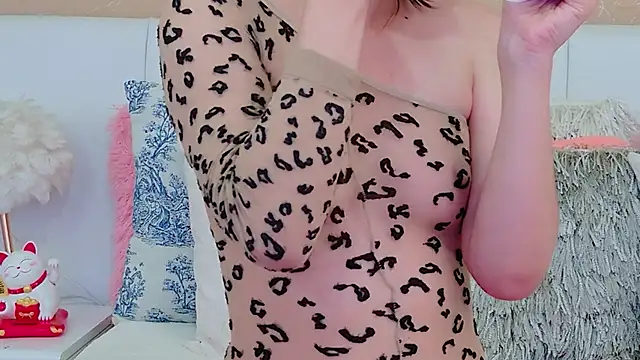 Snapshot of MiaDunoff chatting on 02.21.26 MiaDunoff online show from 02.21.26