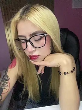 Snapshot of PrettyAshley_ chatting on 07.19.26 PrettyAshley online show from 07.19.26