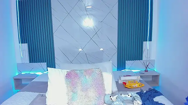 Nayla-Mouna online show from 09.27.25