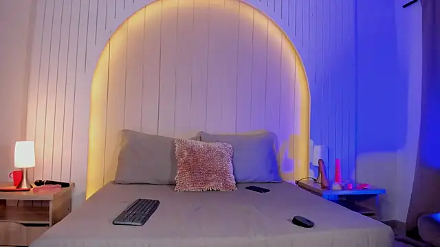 ALICESANDOVAL online show from 12.14.25