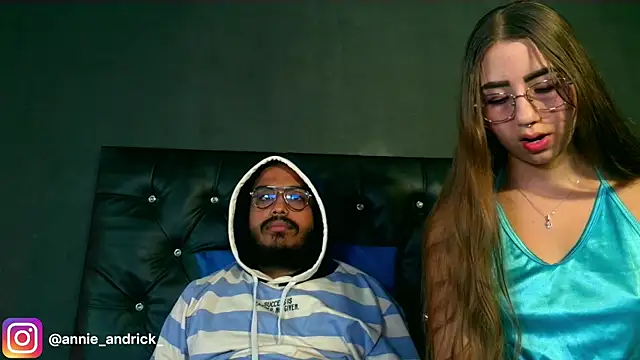 Snapshot of _leda_swan_ chatting on 12.01.25 leda swan online show from 12.01.25