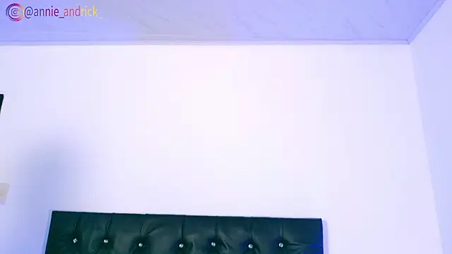  leda swan  online show from 02.26.26