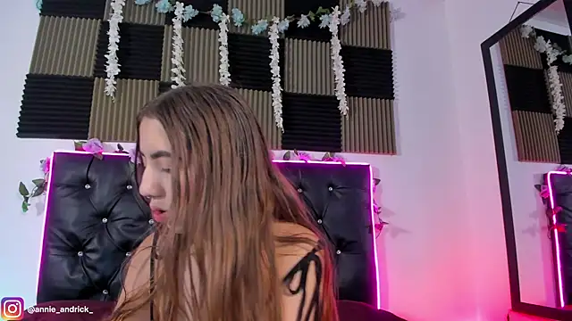  leda swan  online show from 06.04.26