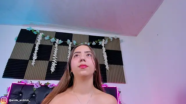 Snapshot of _leda_swan_ chatting on 06.28.26 leda swan online show from 06.28.26