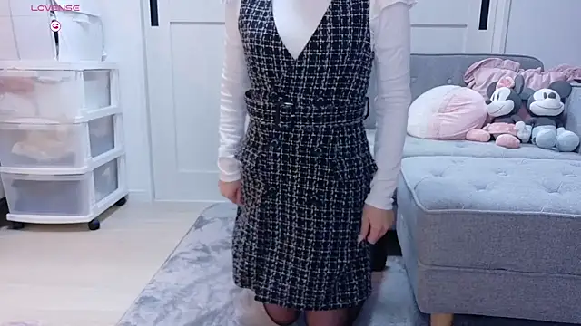 YURi luv online show from 12.16.25