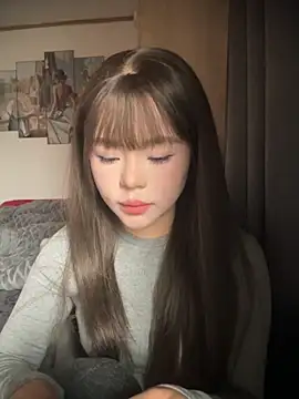 SarahBeii online show from 12.04.25