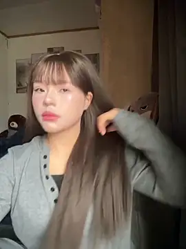 Snapshot of SarahBeii chatting on 12.20.25 SarahBeii online show from 12.20.25