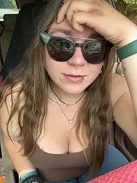 Snapshot of adventuresinsky chatting on 09.08.25 adventuresinsky online show from 09.08.25