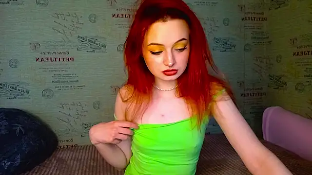 Snapshot of emi_less chatting on 10.13.25 emi less online show from 10.13.25