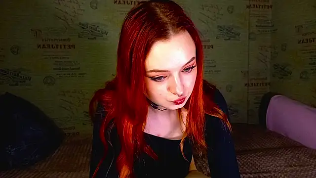 Snapshot of emi_less chatting on 10.14.25 emi less online show from 10.14.25