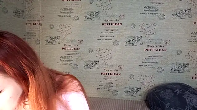 Snapshot of emi_less chatting on 11.06.25 emi less online show from 11.06.25