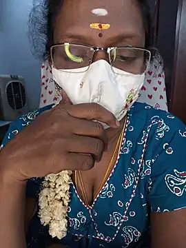 Snapshot of umashreetamil chatting on 05.13.26 umashreetamil online show from 05.13.26