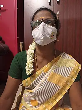 Snapshot of umashreetamil chatting on 06.18.26 umashreetamil online show from 06.18.26
