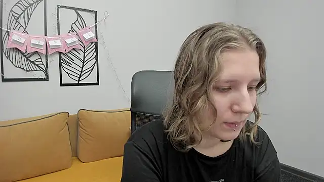 Snapshot of Hailey_Foxy chatting on 02.13.26 Hailey Foxy online show from 02.13.26