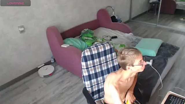 Snapshot of glasses_cat chatting on 09.14.25 glasses cat online show from 09.14.25