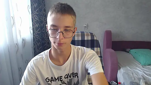 Snapshot of glasses_cat chatting on 09.20.25 glasses cat online show from 09.20.25