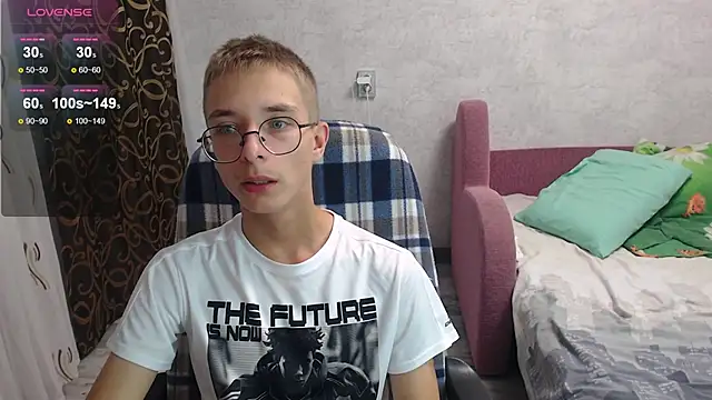 Snapshot of glasses_cat chatting on 09.21.25 glasses cat online show from 09.21.25