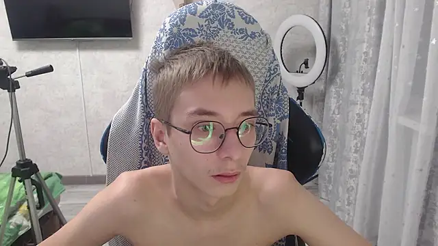 glasses cat online show from 03.02.26