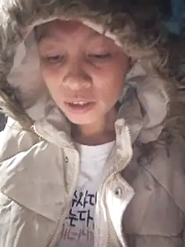 Snapshot of simi-lucy chatting on 11.22.25 simi-lucy online show from 11.22.25