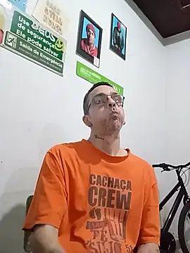 Snapshot of dinho_carioca chatting on 09.15.25 dinho carioca online show from 09.15.25