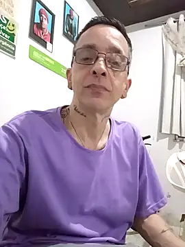 Snapshot of dinho_carioca chatting on 09.28.25 dinho carioca online show from 09.28.25