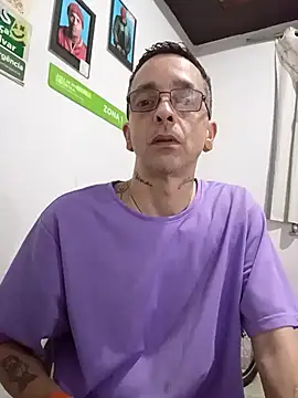 Snapshot of dinho_carioca chatting on 09.30.25 dinho carioca online show from 09.30.25