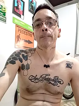 Snapshot of dinho_carioca chatting on 10.06.25 dinho carioca online show from 10.06.25