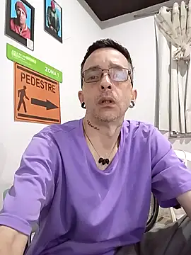 Snapshot of dinho_carioca chatting on 10.18.25 dinho carioca online show from 10.18.25