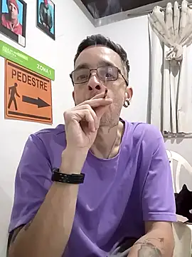 Snapshot of dinho_carioca chatting on 10.19.25 dinho carioca online show from 10.19.25