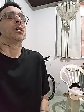 Snapshot of dinho_carioca chatting on 10.20.25 dinho carioca online show from 10.20.25