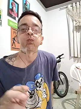 Snapshot of dinho_carioca chatting on 10.23.25 dinho carioca online show from 10.23.25