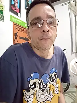 Snapshot of dinho_carioca chatting on 10.24.25 dinho carioca online show from 10.24.25