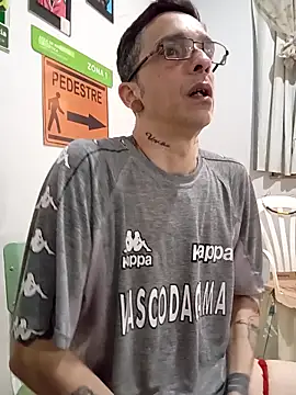 Snapshot of dinho_carioca chatting on 10.28.25 dinho carioca online show from 10.28.25