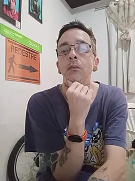 Snapshot of dinho_carioca chatting on 11.05.25 dinho carioca online show from 11.05.25