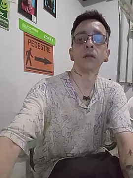 Snapshot of dinho_carioca chatting on 12.01.25 dinho carioca online show from 12.01.25