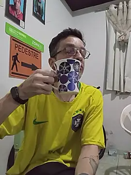 Snapshot of dinho_carioca chatting on 12.05.25 dinho carioca online show from 12.05.25