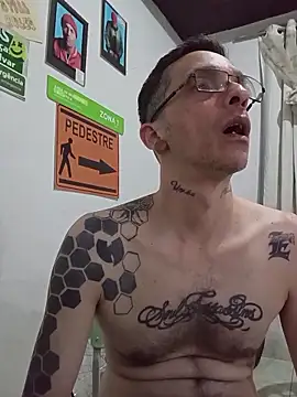 Snapshot of dinho_carioca chatting on 12.15.25 dinho carioca online show from 12.15.25