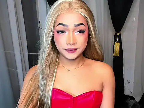 Snapshot of WenceSmith chatting on 10.08.25 WenceSmith online show from 10.08.25