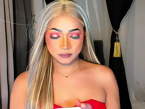 Snapshot of WenceSmith chatting on 10.13.25 WenceSmith online show from 10.13.25